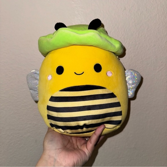 Squishmallows Accessories - 7.5” Sunny the Bee with Bucket Hat Squishmallow